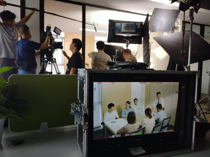 蔚县TVC拍摄公司：科技产品视觉化大师，诠释未来感与功能美学
